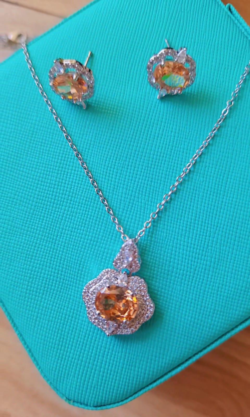 LUXURY ZIRCON STONES CHAMPAGNE COLORED PENDANT SET
