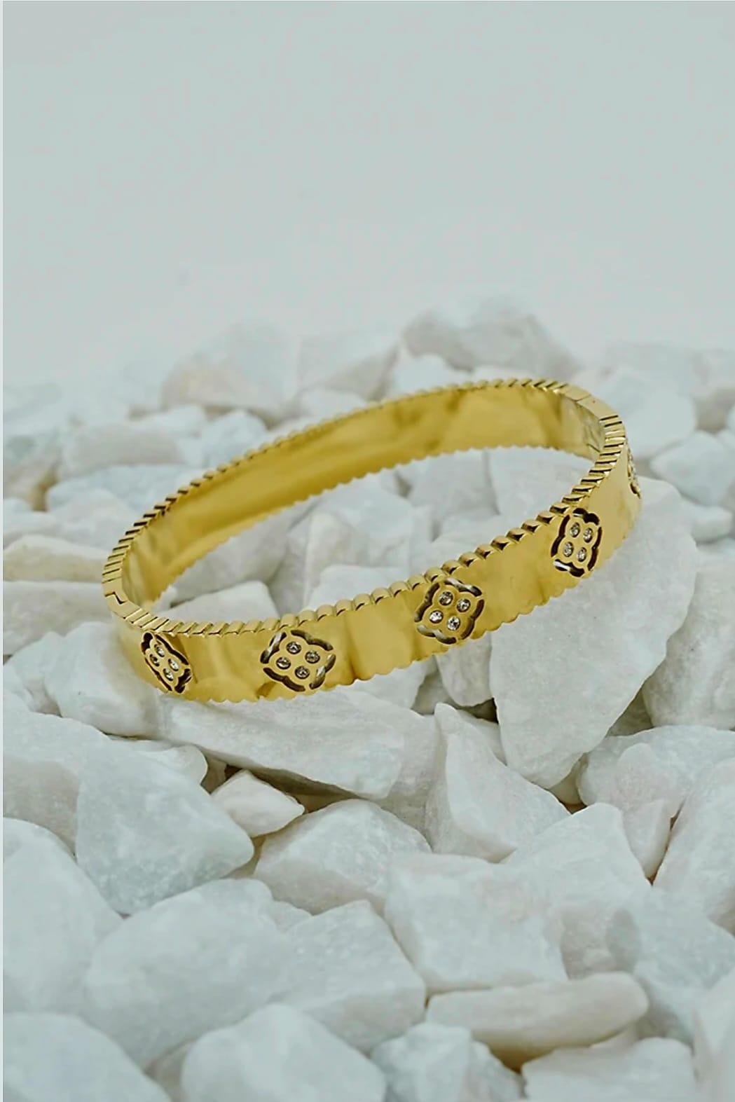 STAINLESS STEEL FOUR-LEAF CLOVER LASER CUT STUDDED BRACELET