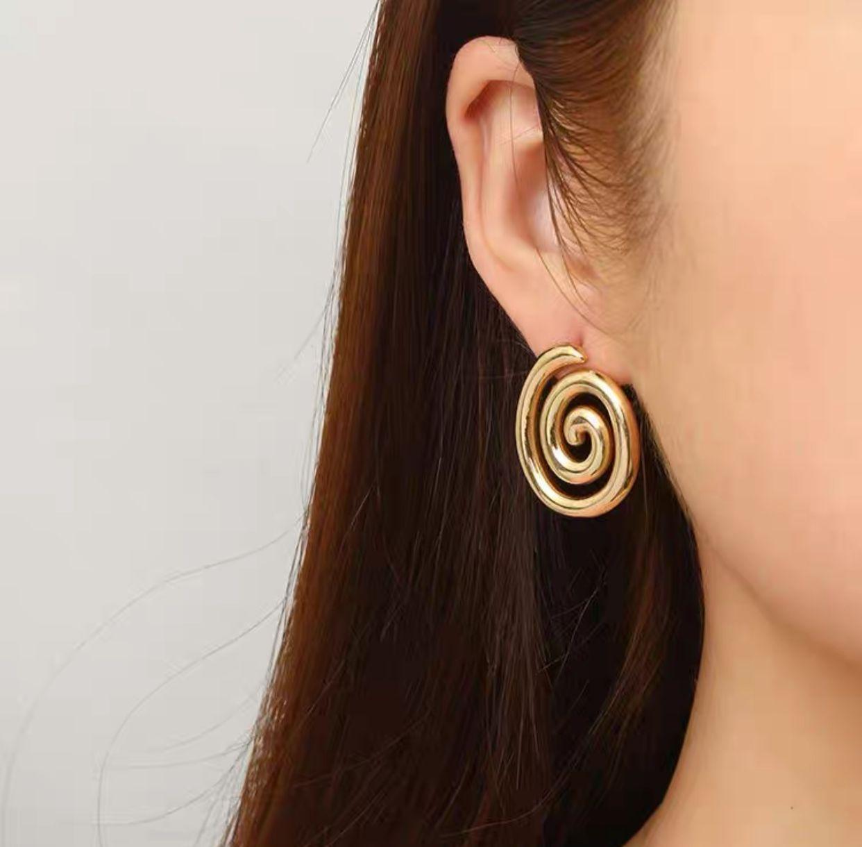 STAINLESS STEEL SPIRAL CONCH STUD EARRINGS