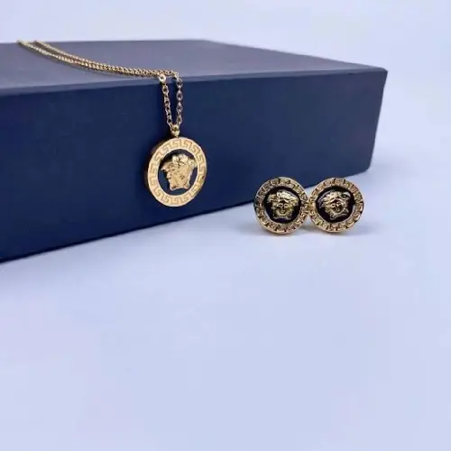 STAINLESS STEEL VERSACE PENDANT SET