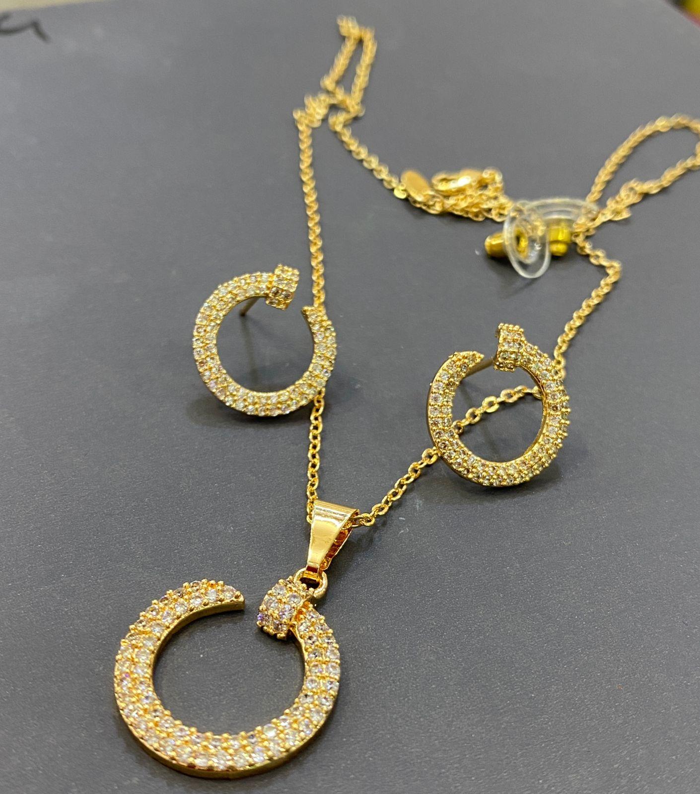 STAINLESS STEEL CARTIER STYLE ROSE GOLD NECKLACE SET.