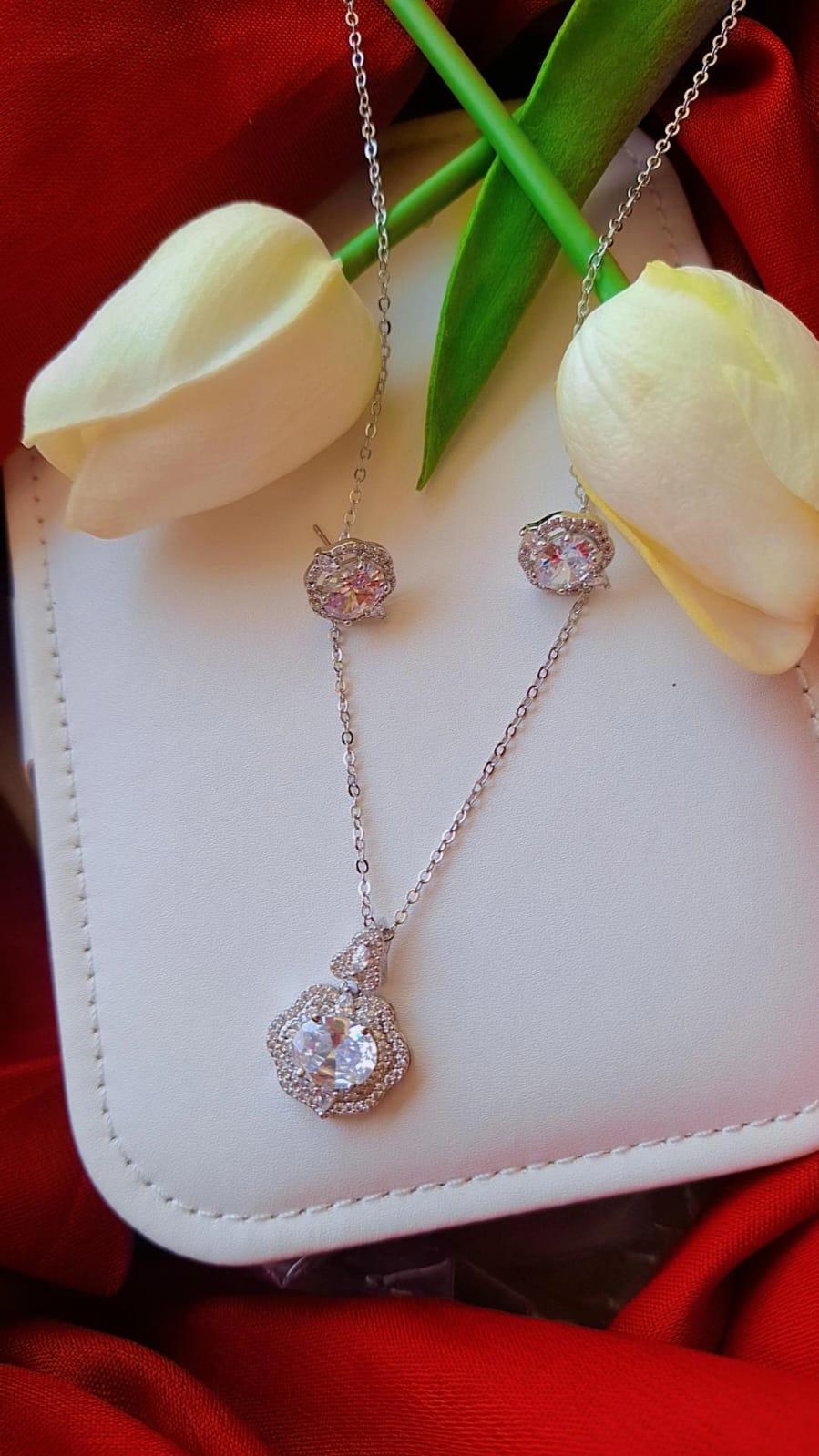 LUXURY ZIRCON STONES WHITE PENDANT SET