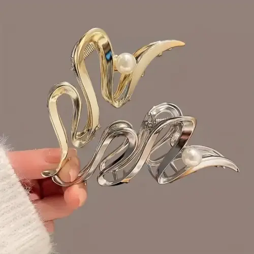 A LARGE PEARL WAVE HAIR CLIP WITH A SHARK-SHAPED GOLDEN HAIRPIN AT THE BACK OF THE HEAD CLIP