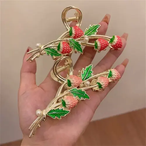 TRENDY STRAWBERRY HAIR CLAW