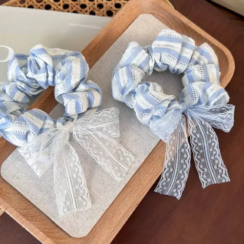 THE BLUE FITS SUMMER PERFECTLY