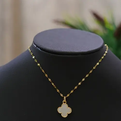 STAINLESS STEEL CLOVER NECKLACE