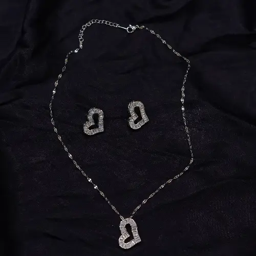 STAINLESS STEEL SHINING HEART ZIRCON NECKLACE SET
