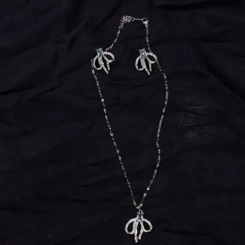 STAINLESS STEEL TIMELESS RHODIUM PLATED BAGUETTE BOW PENDANT SET