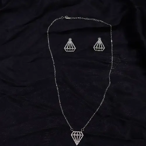STAINLESS STEEL DIAMOND SHAPE CUTE PENDANT SET