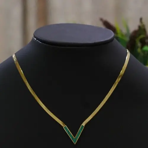 STAINLESS STEEL SNAKE CHAIN V-SHAPE GREEN MALACHITE SHELL NECKLACE